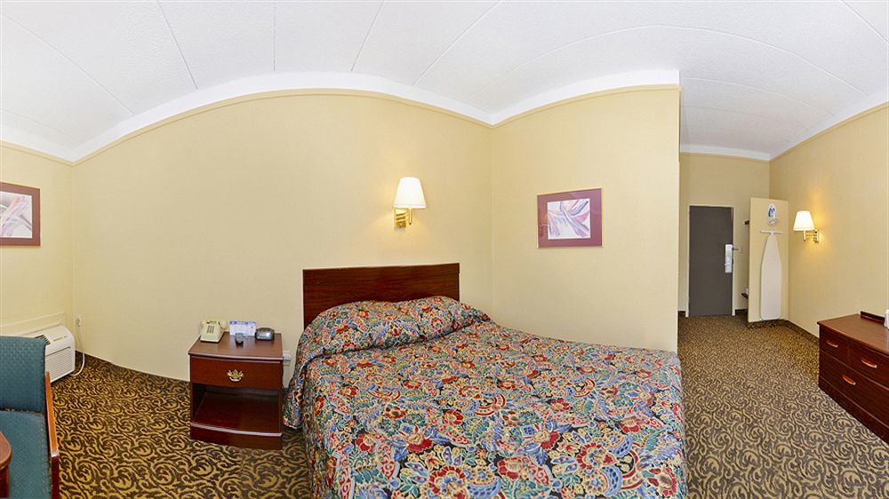 Wingate By Wyndham Hotel